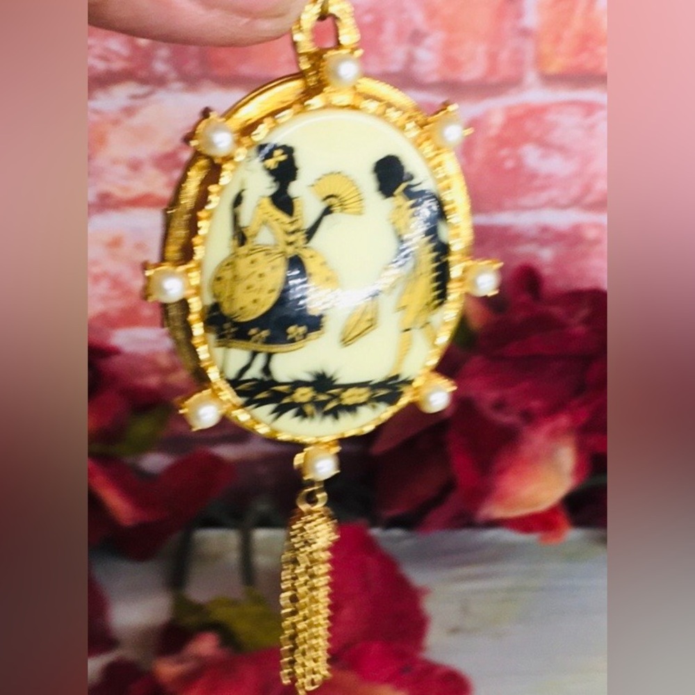 Vintage 70s Monet Painted Porcelain Victorian Revival Oval Cameo Locket